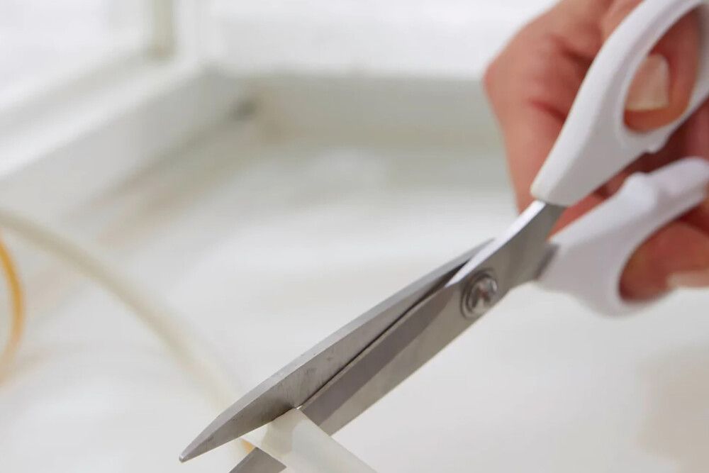 Aknatihend tesamoll® P-profiil 6 m x 9 mm x 5,5 mm, valge