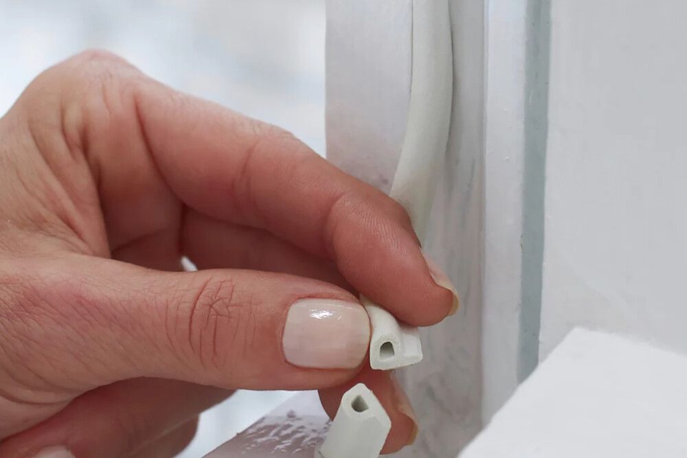 Aknatihend tesamoll® P-profiil 6 m x 9 mm x 5,5 mm, valge