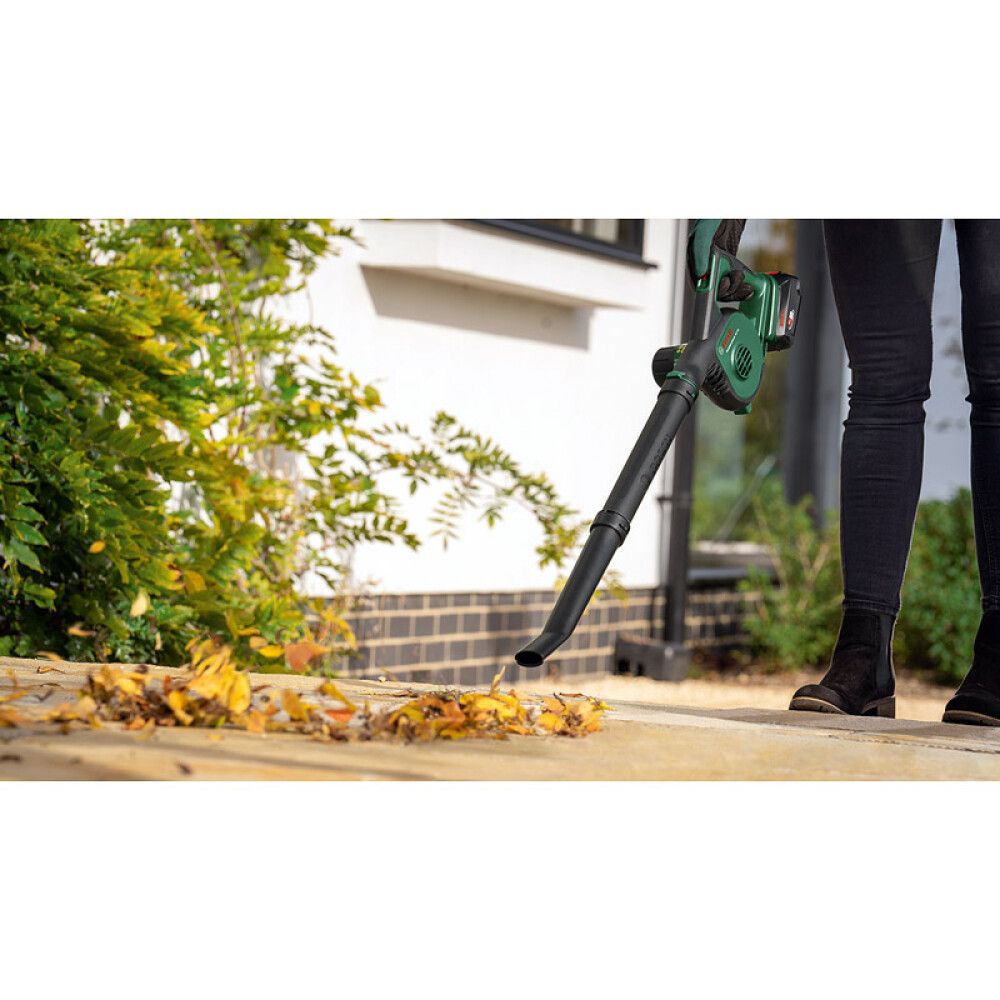 Akulehepuhur Bosch UniversalLeafBlower 18V-130 Solo