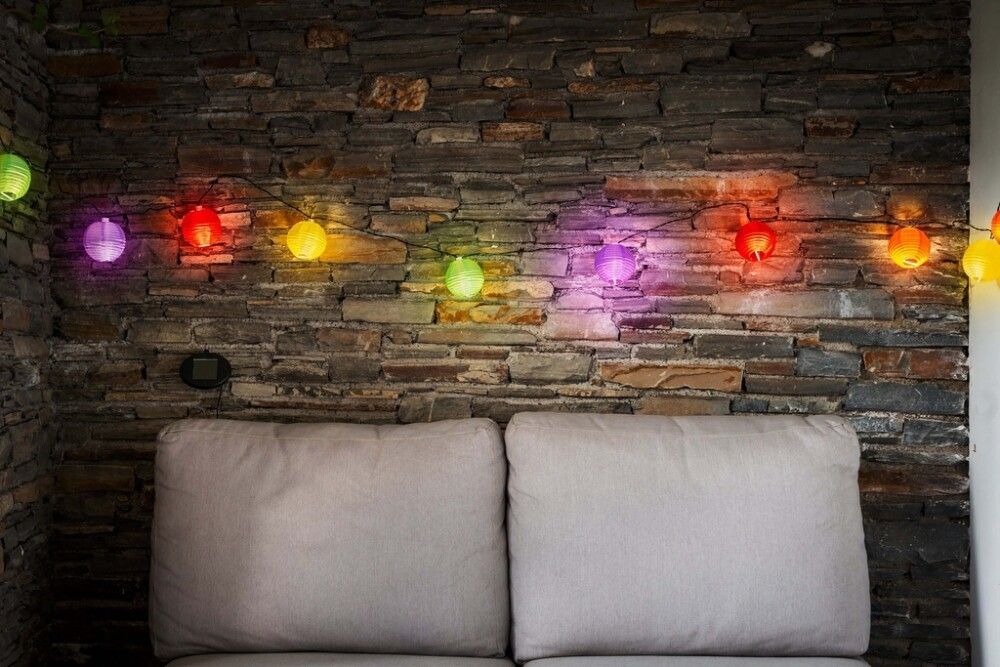 Päikesepatareiga LED-valguskett Eglo 570 cm