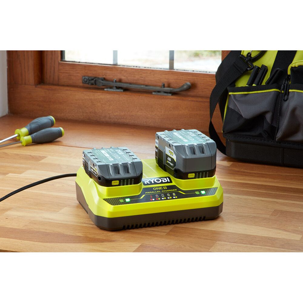 Akulaadija Ryobi ONE+ RC18240 18 V kahele akule
