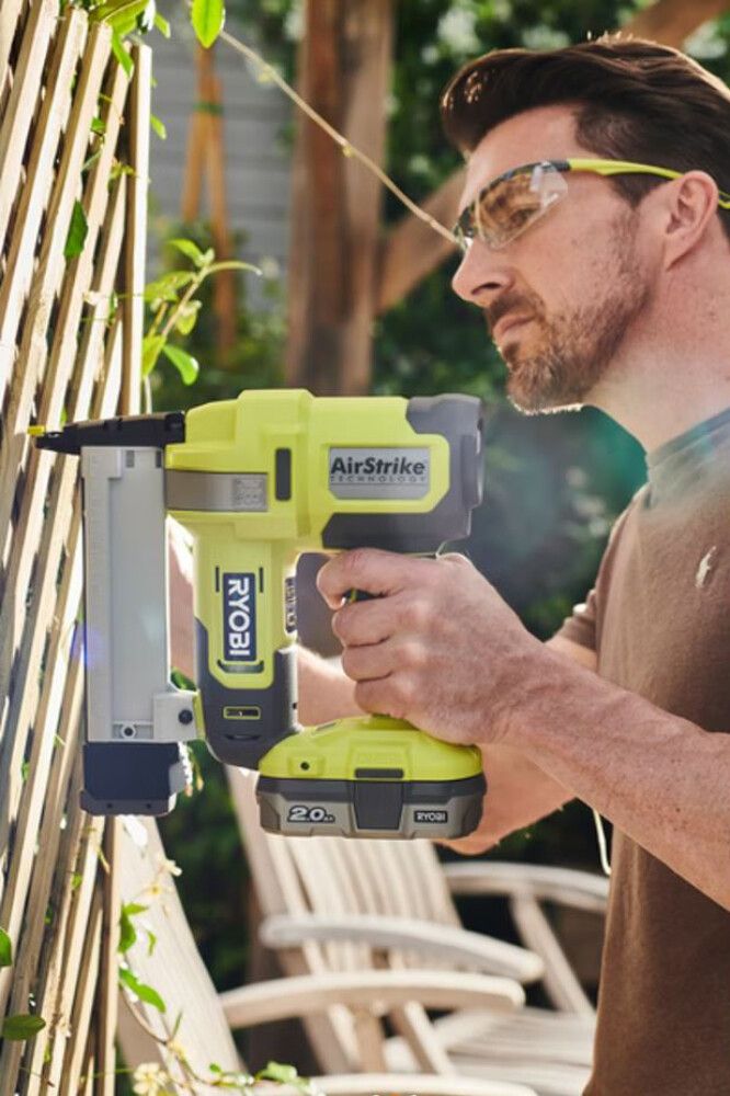 Akuklambripüstol Ryobi ONE+ R18GS18-0