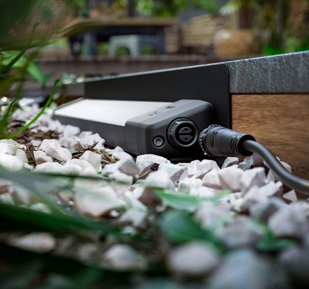 LED-välisvalgusti Philips Hue Amarant