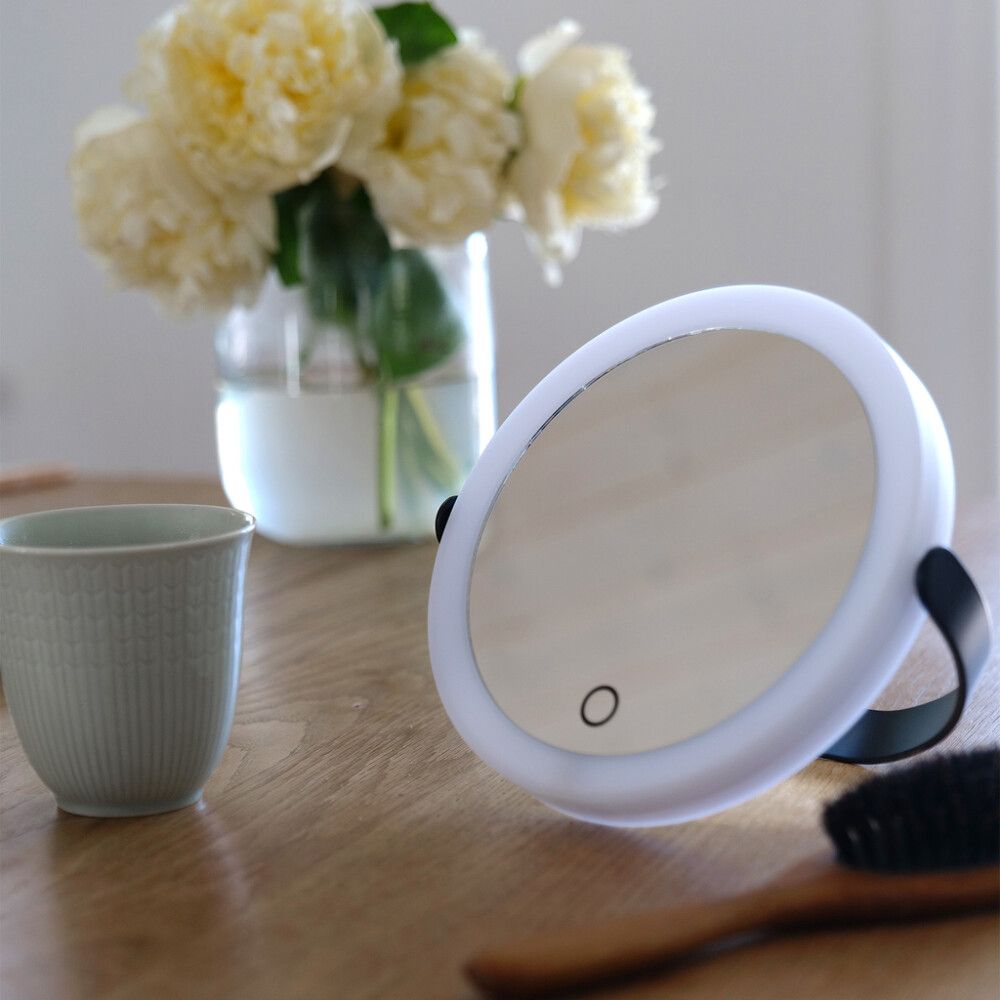 LED-kosmeetikapeegel Smedbo Outline FB444 must