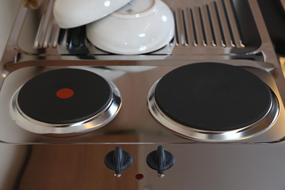 Miniköök Respekta MK130ESWOSS 1,3 m valge/pruun