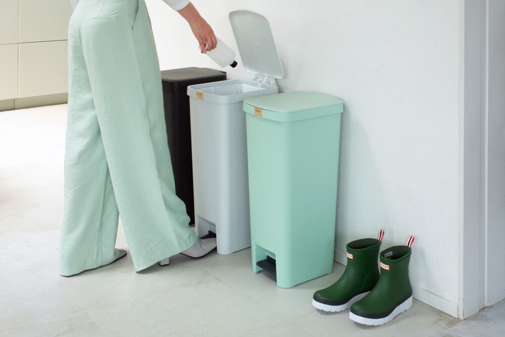 Pedaaliga prügikast Brabantia StepUp 40 l, helehall