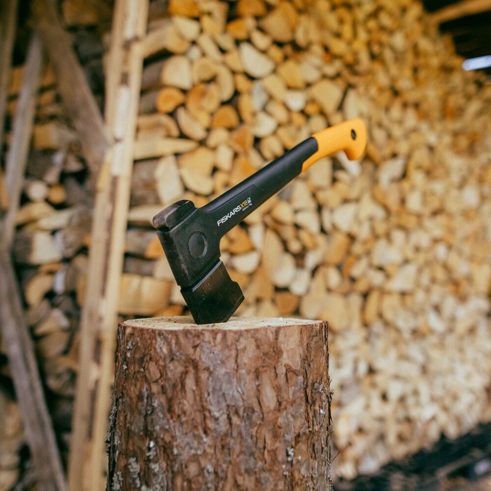 Universaalkirves Fiskars X18