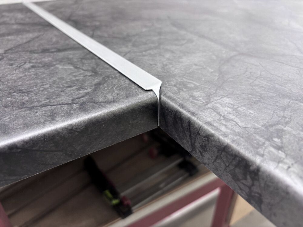 Otsaliist LG Collection hõbedane 30 x 610 mm