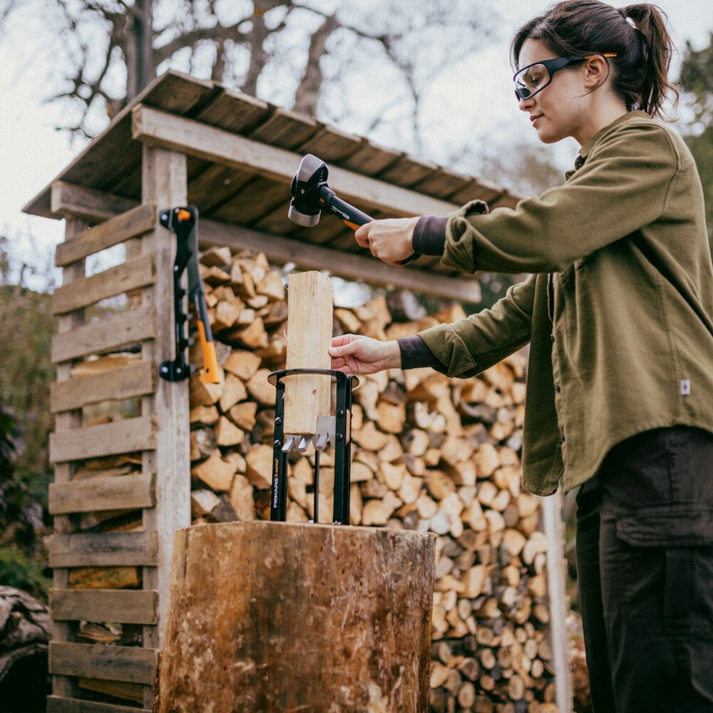 Puulõhkuja Fiskars X-seria S õue