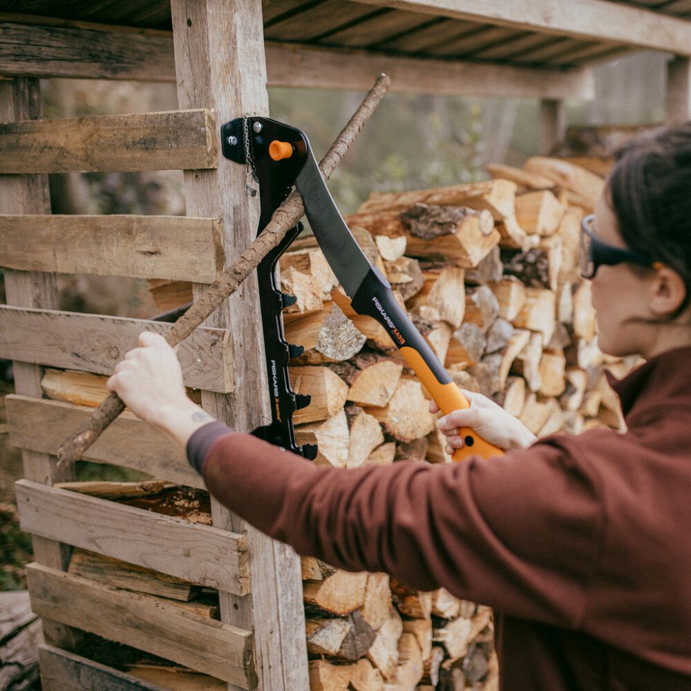 Küttepuude lõhkumiseks X-seeria seinamudel