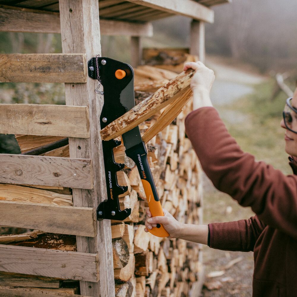 Küttepuude lõhkumiseks X-seeria seinamudel