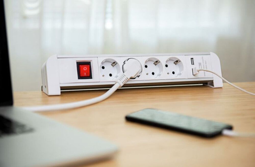 Pikendusjuhe Airam Tabletop 4-osaline, 2 USB-pesa, valge