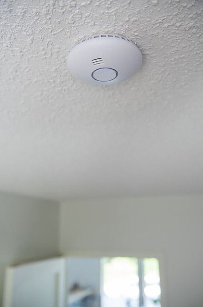 Suitsuandur Airam Smart, valge