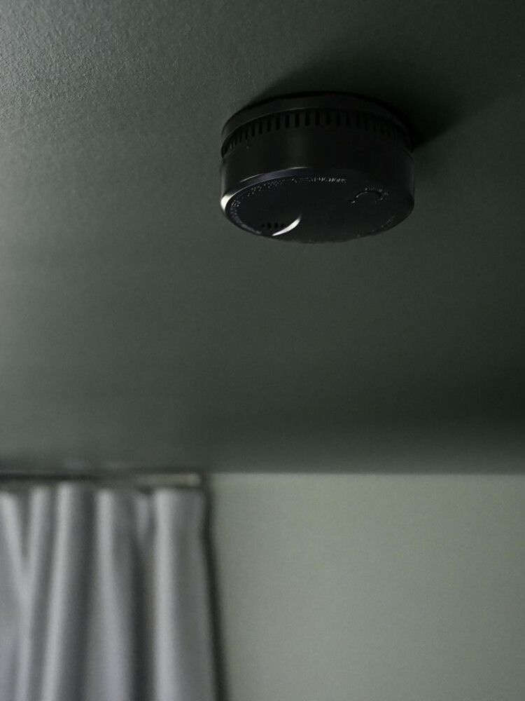 Optiline suitsuandur Housegard Pebble 10Y must