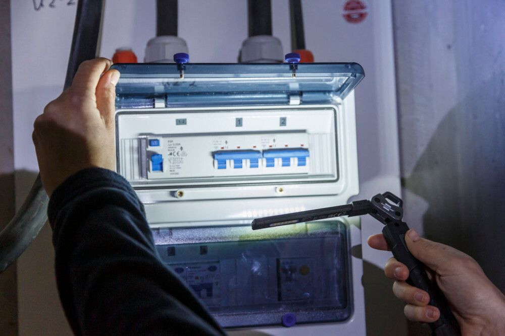 LED-laetav Brennenstuhl taskulamp HL 400 AC