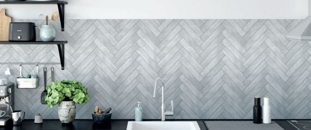 Niiskuskindel seinakate d-c-wall® Ceramics Grey Chevron 67,5 cm
