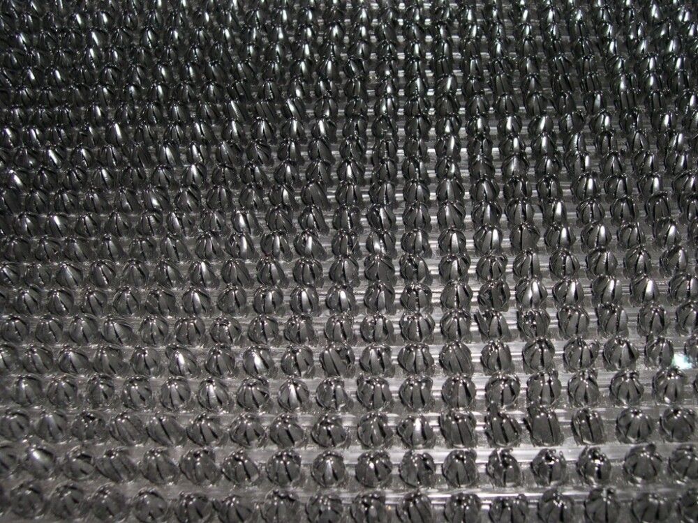 Harjasmatt Bristlex 27, tumehall nuppudega