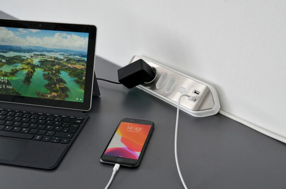 Pikendusjuhe Brennenstuhl® estilo  Inox/valge 4 x pistikupesa & 2 x USB