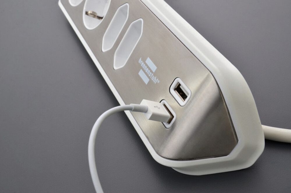 Pikendusjuhe Brennenstuhl® estilo  Inox/valge 4 x pistikupesa & 2 x USB