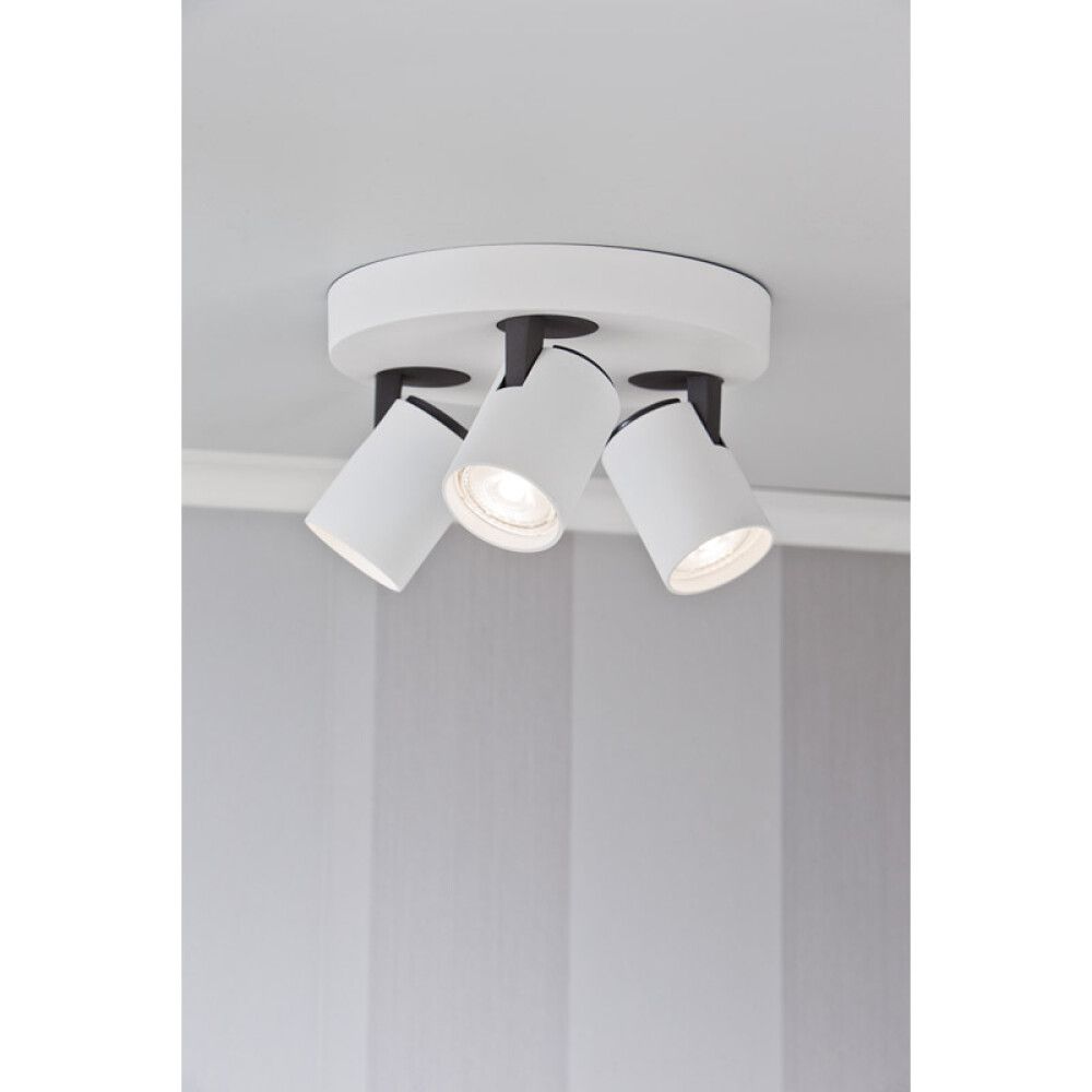 Kohtvalgusti Aneta Rollo, ümar 3-osa