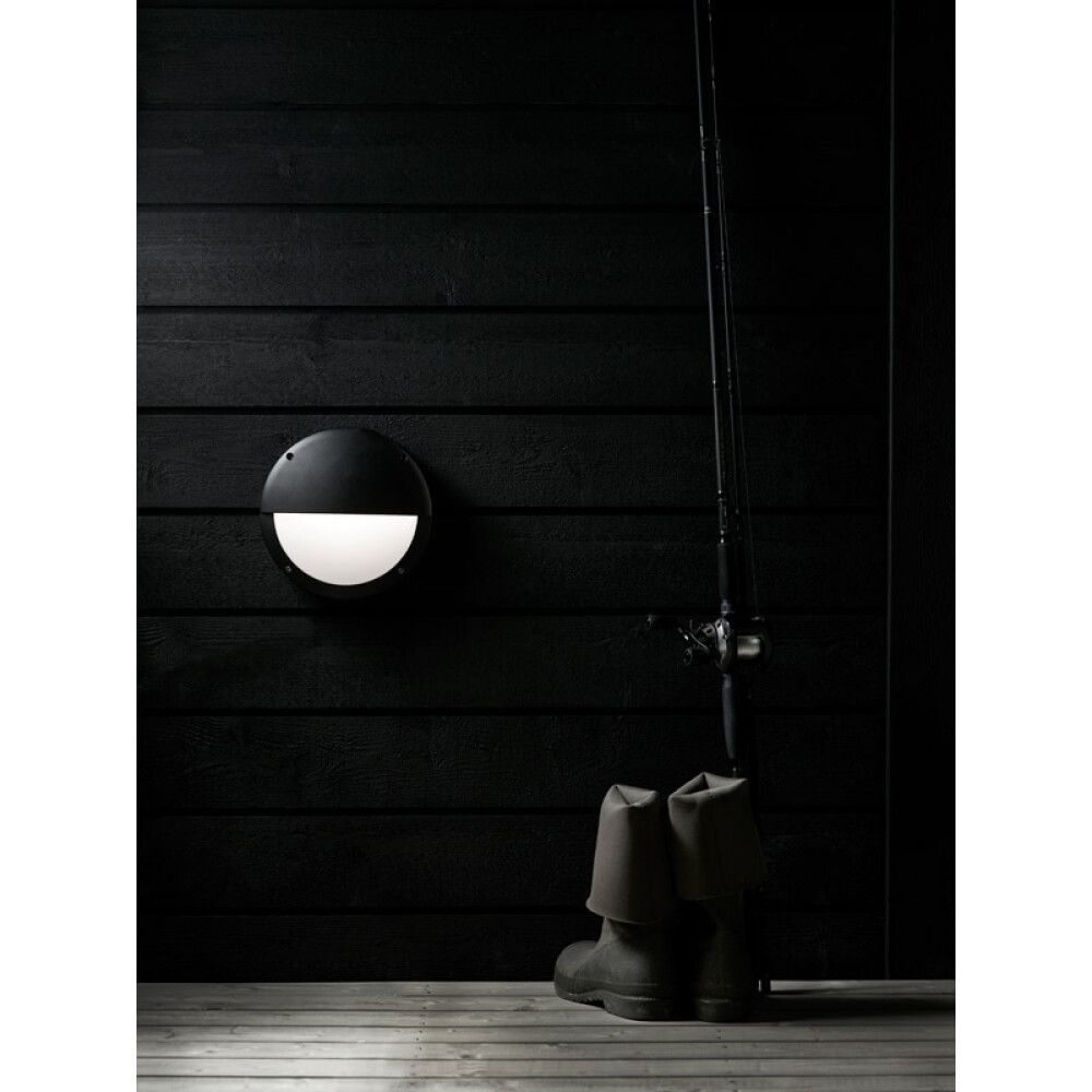 Seinavalgusti Markslöjd Hero, Ø 22 cm must