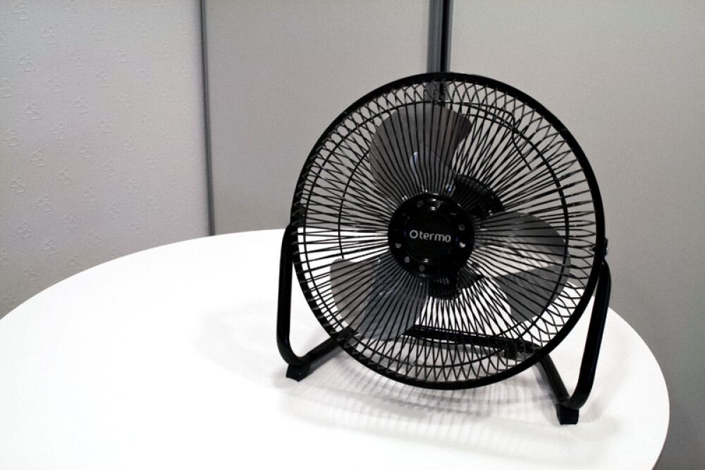 Lauaventilaator 23 cm must