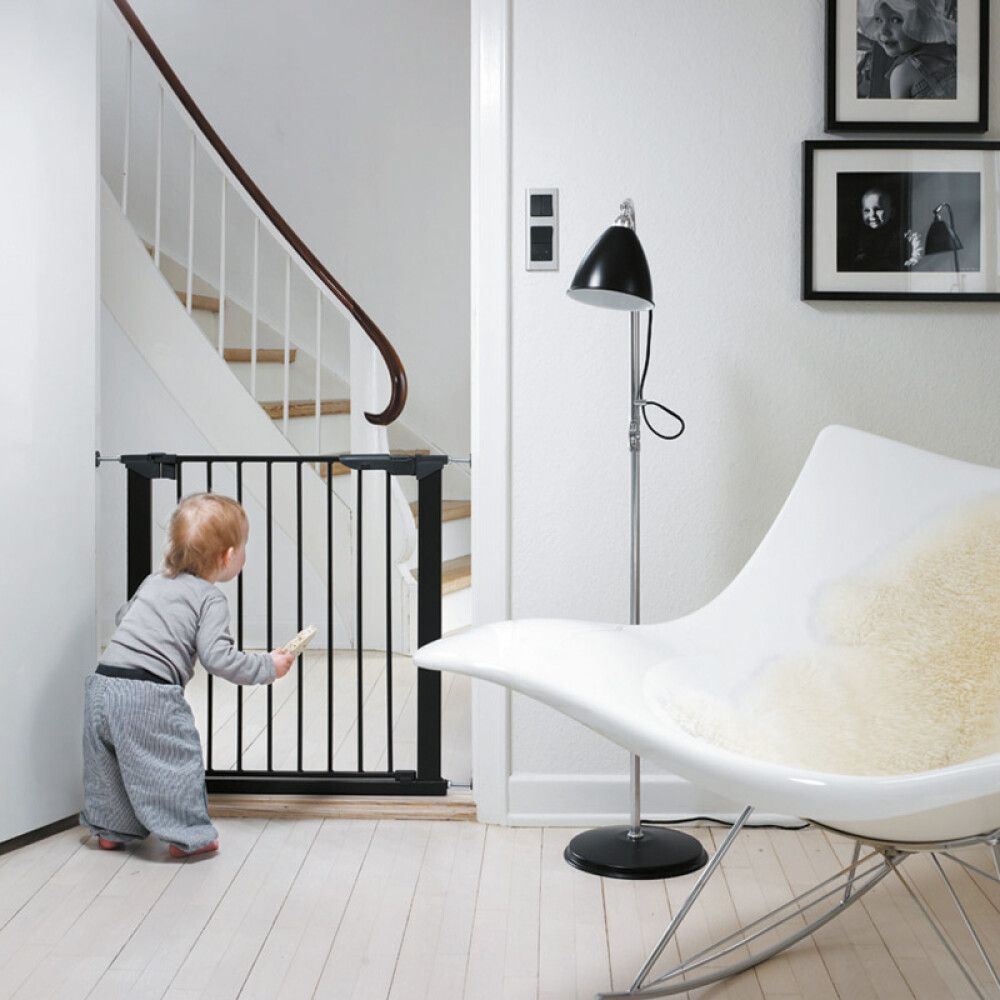 Turvavärav Modig must, metallist 735 - 796 x 730 mm