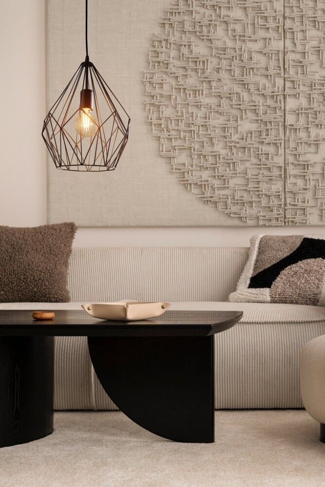 Rippvalgusti Carlton, must