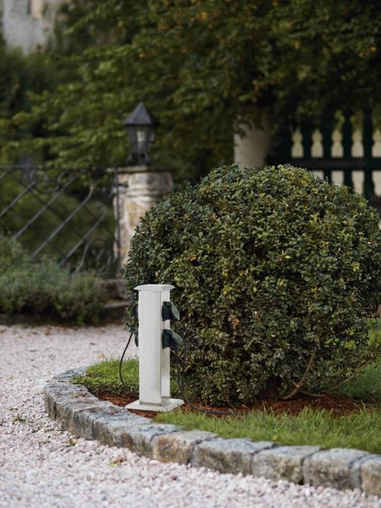 Pistikupesade post Eglo Park 4 hall