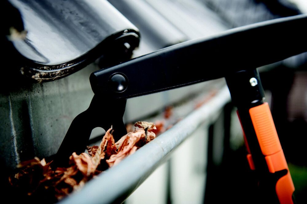 Vihmaveerenni puhastushari Fiskars QuikFit teleskoopvarrega