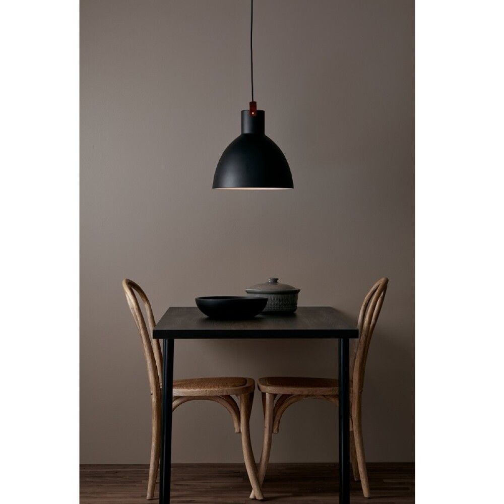 Rippvalgusti Eagle, must