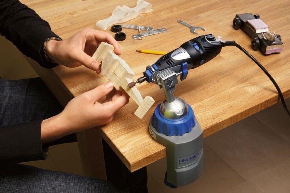 Dremel 2500 lauakinnitus