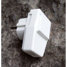 Pistik lülitiga Unitec Schuko 16A / 250 V valge