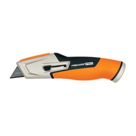 Sissetõmmatava teraga vaibanuga Fiskars CarbonMax