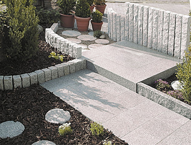 Pildil on &otilde;u, kus istumisnurk on plaaditud hallide graniitplaatidega