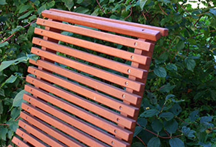 Pildil on aiapink, mis on t&ouml;&ouml;deldud Tikkurila Valtti m&ouml;&ouml;bli- ja terrassi&otilde;liga