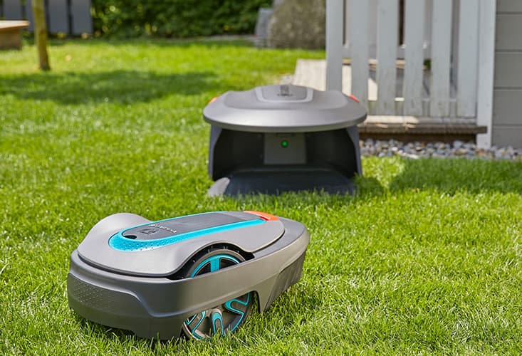 Laadimisjaama kate kaitseb robotniidukit ja laadimisjaama vihma ja p&auml;ikese eest.